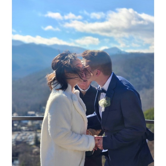 Meet your Posher! π¦ - Picture 2 of 12